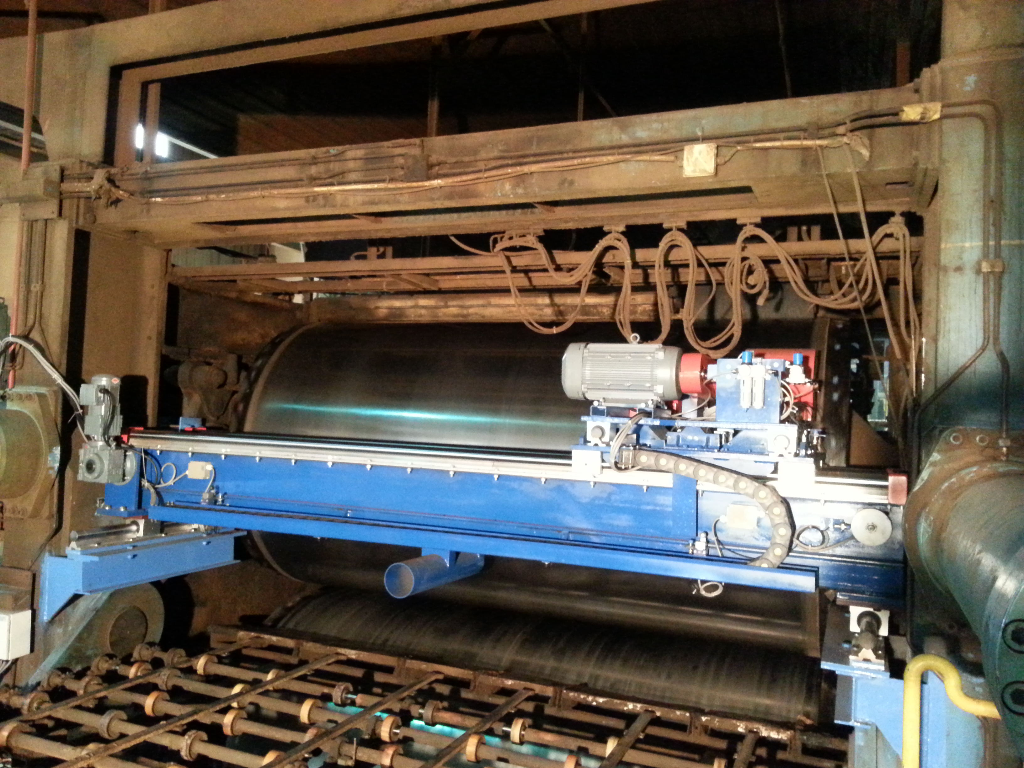 2013年1月我司第一套鋼帶刷全套設備在印尼PT. INDONESIA FIBREBOARD INDUSTRY公司已投產(chǎn)驗收